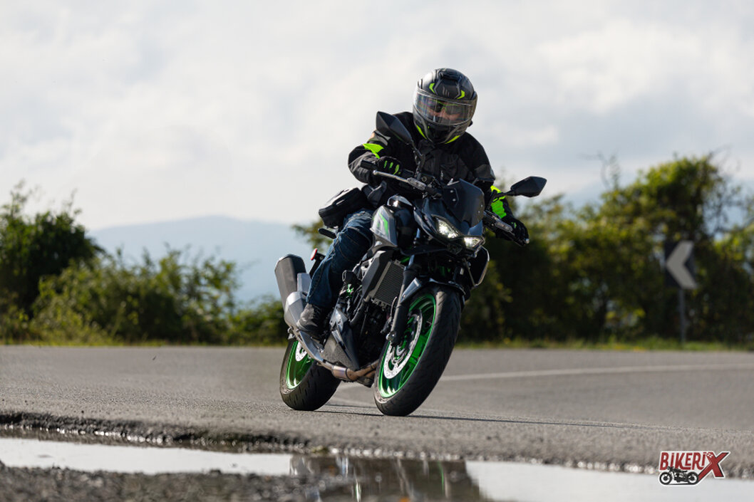 Moto con vista sulle colline del Mugello
